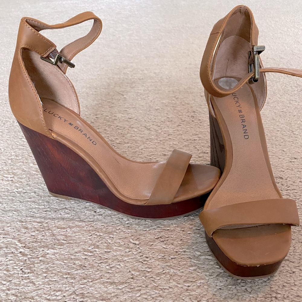 Lucky Brand wedge